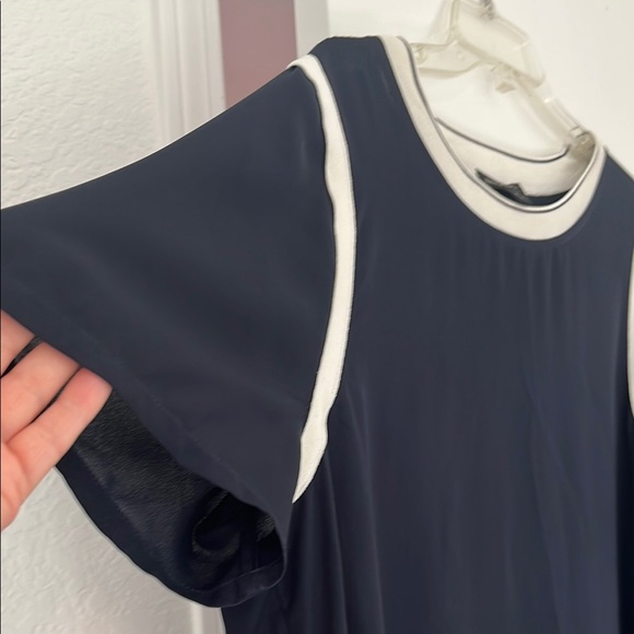 Banana Republic Blue Short Sleeve Relaxed Blouse with White Piping - Picture 6 of 7